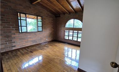 Dos Casas en Venta en La Estrella