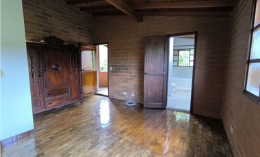 Dos Casas en Venta en La Estrella