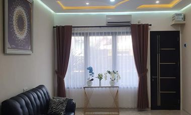 Dijual Rumah 2 Lantai,  1 KT , 2 KM Luas 243M² SHM