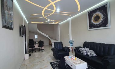 Dijual Rumah 2 Lantai,  1 KT , 2 KM Luas 243M² SHM