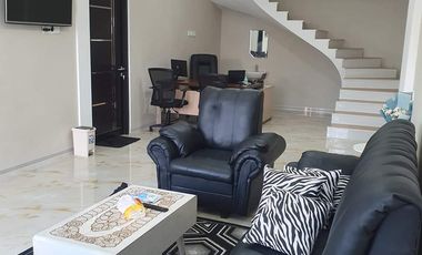 Dijual Rumah 2 Lantai,  1 KT , 2 KM Luas 243M² SHM