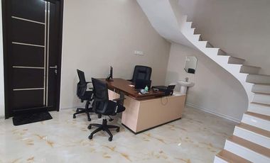 Dijual Rumah 2 Lantai,  1 KT , 2 KM Luas 243M² SHM