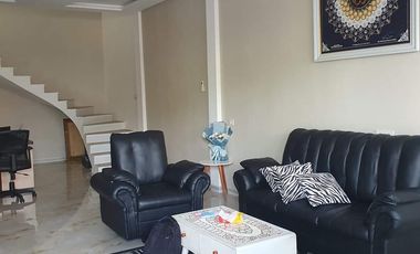 Dijual Rumah 2 Lantai,  1 KT , 2 KM Luas 243M² SHM