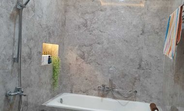 Dijual Rumah 2 Lantai,  1 KT , 2 KM Luas 243M² SHM