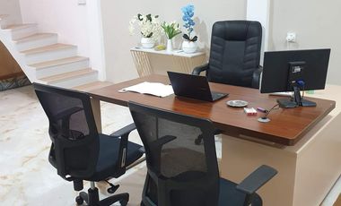 Dijual Rumah 2 Lantai,  1 KT , 2 KM Luas 243M² SHM