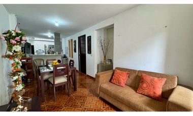 Casa bifamiliar de dos pisos en venta - Barrio El Sembrador, Palmira