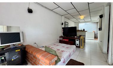 Casa bifamiliar de dos pisos en venta - Barrio El Sembrador, Palmira