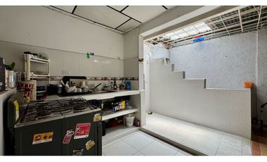 Casa bifamiliar de dos pisos en venta - Barrio El Sembrador, Palmira