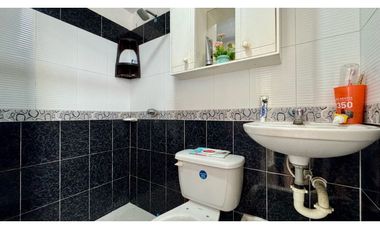 Casa bifamiliar de dos pisos en venta - Barrio El Sembrador, Palmira