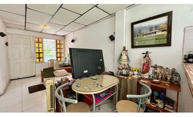 Casa bifamiliar de dos pisos en venta - Barrio El Sembrador, Palmira