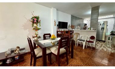 Casa bifamiliar de dos pisos en venta - Barrio El Sembrador, Palmira