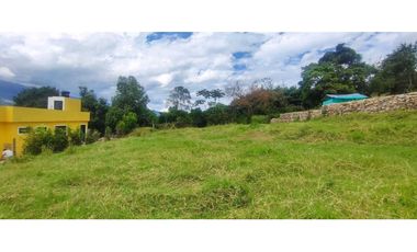 Lote de 1000 M2 en La Gran vía de Tena Cund, en 165 mill con vista