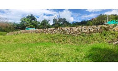 Lote de 1000 M2 en La Gran vía de Tena Cund, en 165 mill con vista