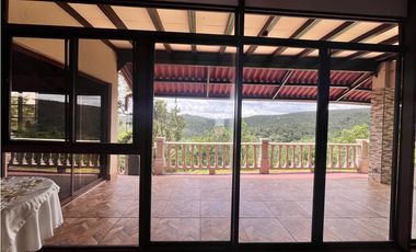 CERRO AZUL / CENTINELA / 2 NIVELES / 1821 M / 3 HABITACION / AMOBLADA