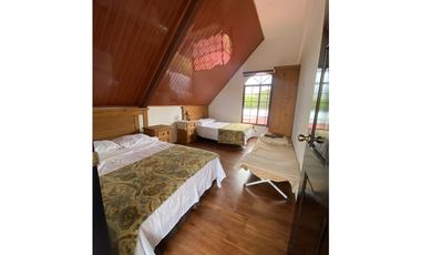 CERRO AZUL / CENTINELA / 2 NIVELES / 1821 M / 3 HABITACION / AMOBLADA