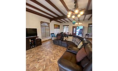 CERRO AZUL / CENTINELA / 2 NIVELES / 1821 M / 3 HABITACION / AMOBLADA