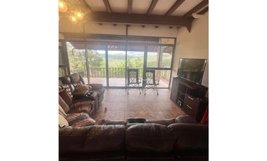 CERRO AZUL / CENTINELA / 2 NIVELES / 1821 M / 3 HABITACION / AMOBLADA