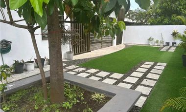 VENTA DE AMPLIA CASA EN CHANIS CON EXCELENTES ACABADOS