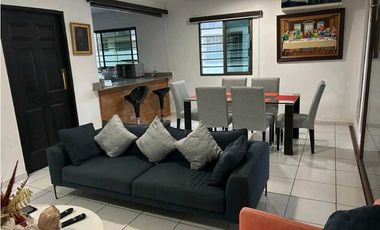 VENTA DE AMPLIA CASA EN CHANIS CON EXCELENTES ACABADOS