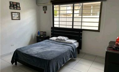 VENTA DE AMPLIA CASA EN CHANIS CON EXCELENTES ACABADOS