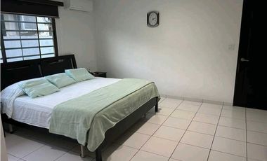 VENTA DE AMPLIA CASA EN CHANIS CON EXCELENTES ACABADOS
