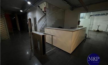 VENTA EDIFICIO 7 PISOS DE OFICINAS + CASA- BARRIO CENTRO
