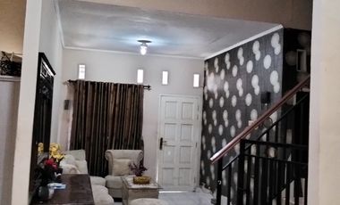 Disewakan rumah full furnished di belakang McDonald Kebun Sayur.