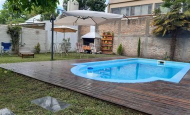 2 CASAS EN VENTA EN LONGCHAMPS CON PARQUE