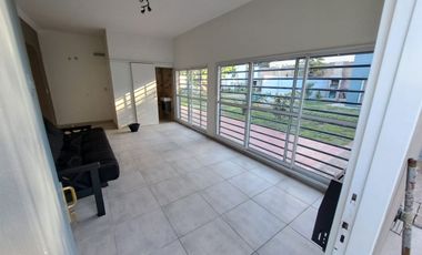 2 CASAS EN VENTA EN LONGCHAMPS CON PARQUE