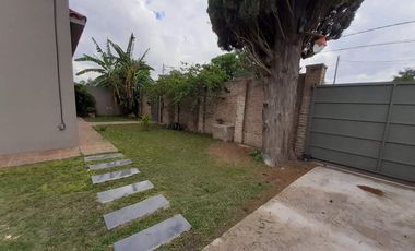 2 CASAS EN VENTA EN LONGCHAMPS CON PARQUE