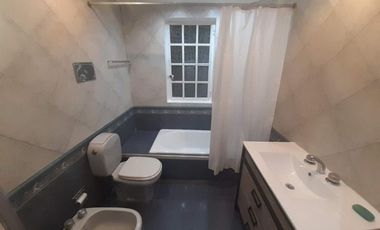 2 CASAS EN VENTA EN LONGCHAMPS CON PARQUE