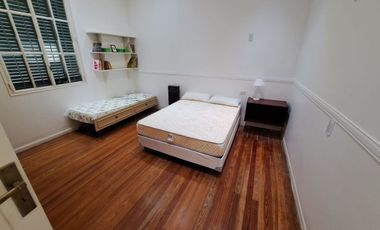 2 CASAS EN VENTA EN LONGCHAMPS CON PARQUE