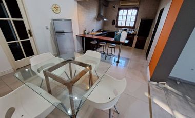 2 CASAS EN VENTA EN LONGCHAMPS CON PARQUE