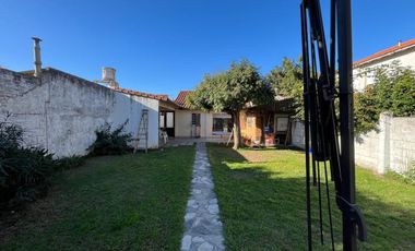 Venta casa 4 ambientes, parque y cochera en Bernal