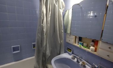 Venta casa 4 ambientes, parque y cochera en Bernal