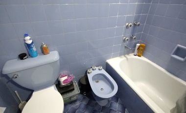 Venta casa 4 ambientes, parque y cochera en Bernal
