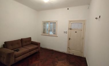 Venta casa 4 ambientes, parque y cochera en Bernal