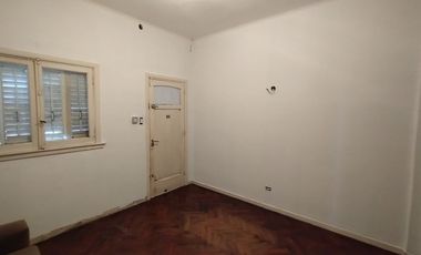 Venta casa 4 ambientes, parque y cochera en Bernal