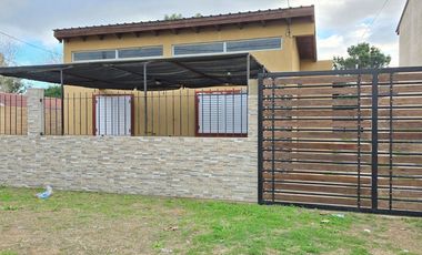 CASA EN PH AL FRENTE VENTA EN MAR DEL TUYU