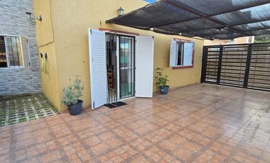 CASA EN PH AL FRENTE VENTA EN MAR DEL TUYU