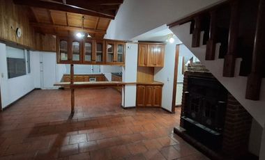 CASA VENTA LA LUCILA 5 HABITACIONES