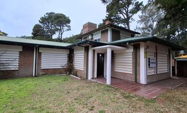 CASA VENTA LA LUCILA 5 HABITACIONES