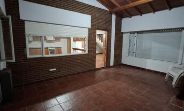 CASA VENTA LA LUCILA 5 HABITACIONES