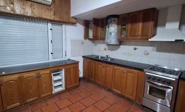 CASA VENTA LA LUCILA 5 HABITACIONES