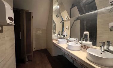 Local Comercial en Arriendo en Av. Vitacura / La llavería