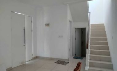 Rumah Furnished lebar 8 m² di Cluster Thamse JGC Cakung Jak-Tim