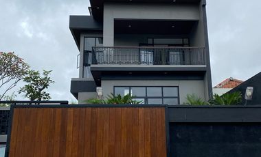 Villa mewah ekslusif 4 BR dekat Garuda Wishu Kencana Ungasan Bali