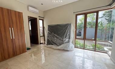 Disewakan townhouse modern 5br area pejaten kemang