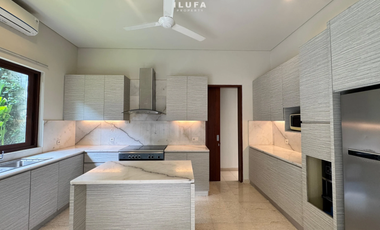 Disewakan townhouse modern 4br area kemang