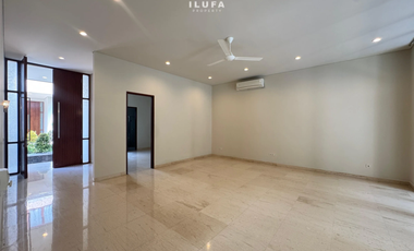 Disewakan townhouse modern 4br area kemang